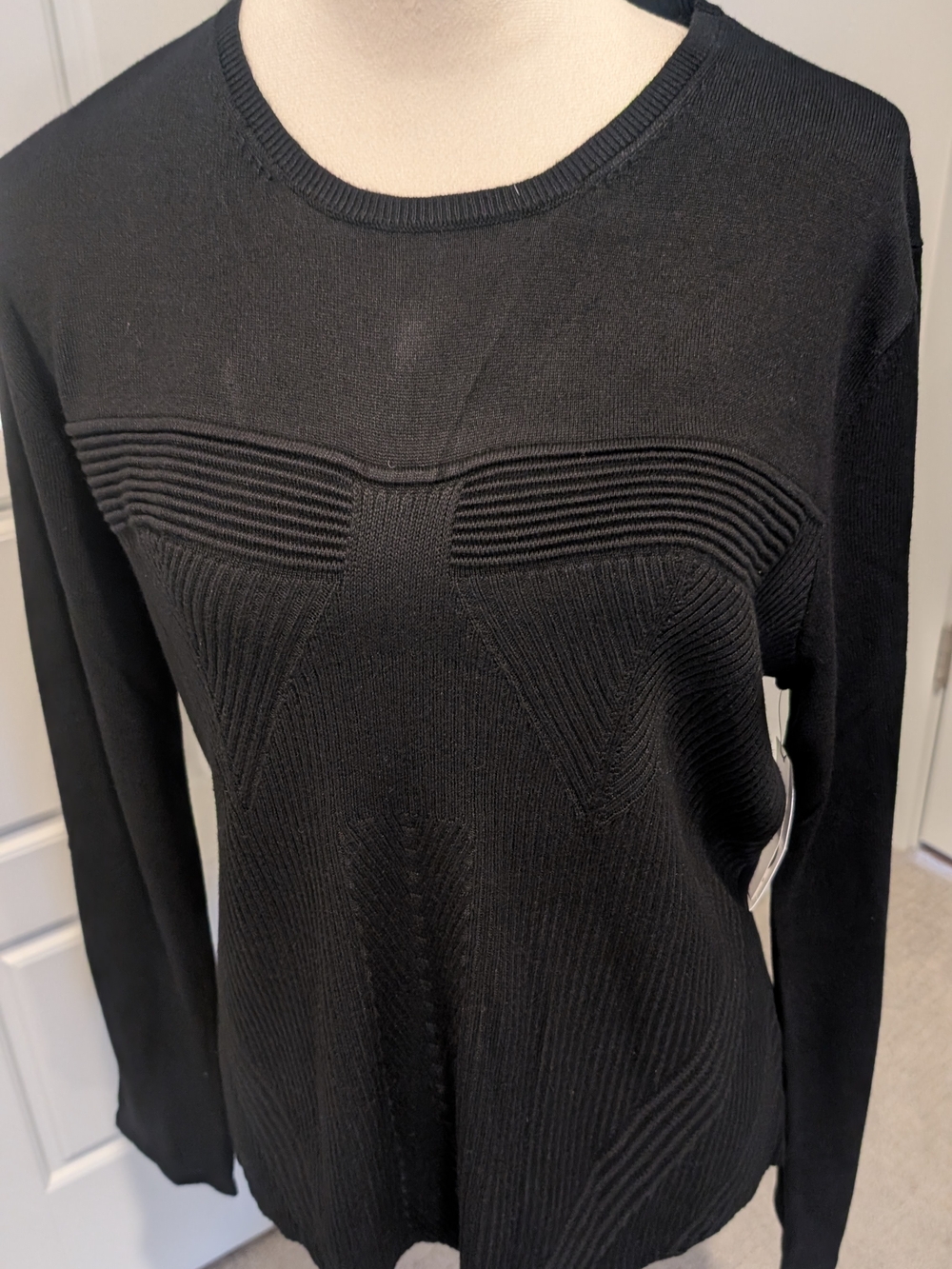 Women's Black Crew Neck Ribbed-Pattern Sweater - Picture 3 of 11